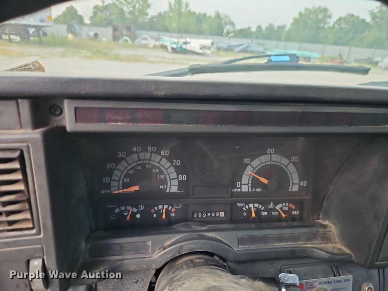 image for item EO4599 2001 GMC C6500 utility / service truck