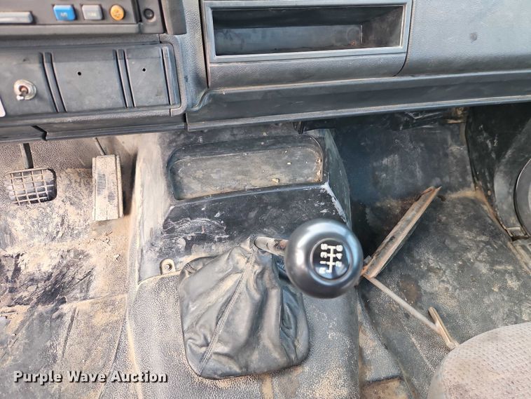 image for item EO4599 2001 GMC C6500 utility / service truck