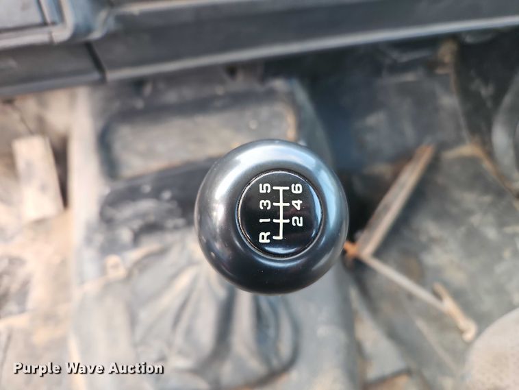 image for item EO4599 2001 GMC C6500 utility / service truck