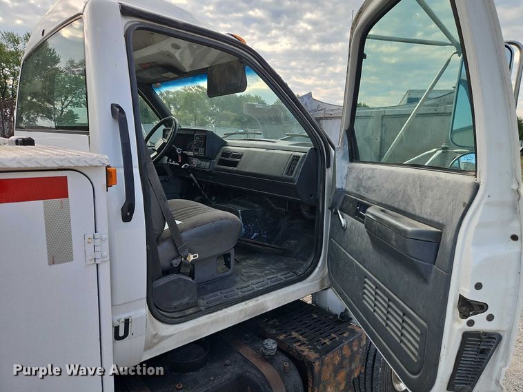 image for item EO4599 2001 GMC C6500 utility / service truck