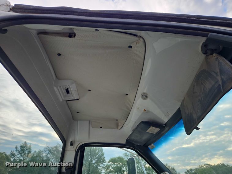 image for item EO4599 2001 GMC C6500 utility / service truck