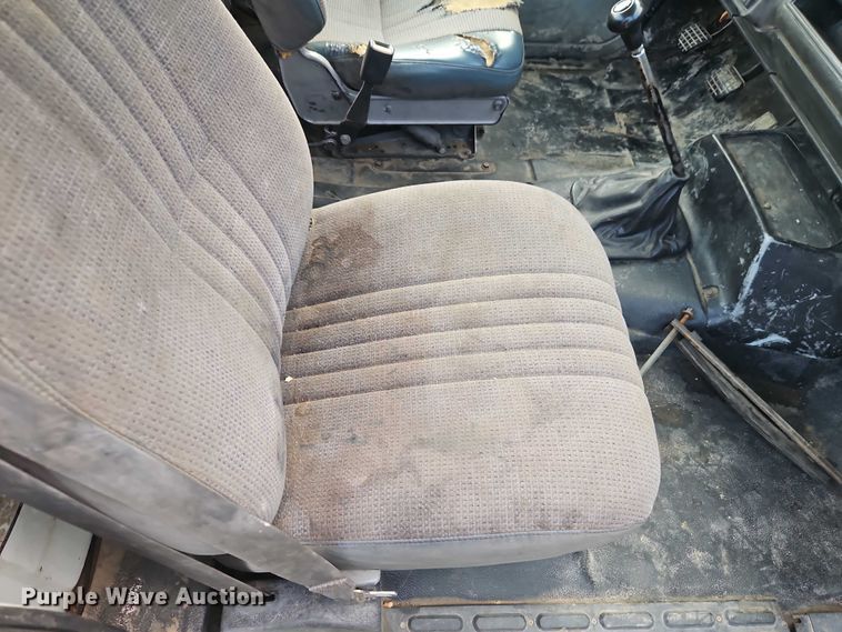 image for item EO4599 2001 GMC C6500 utility / service truck