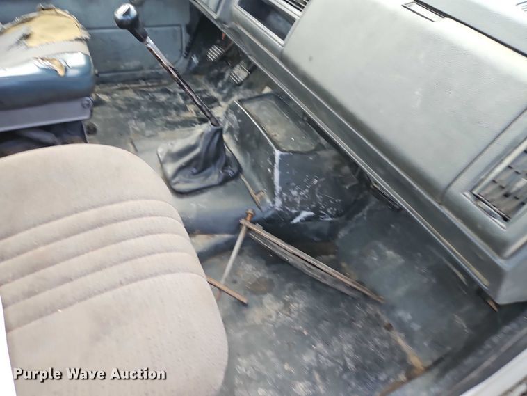 image for item EO4599 2001 GMC C6500 utility / service truck