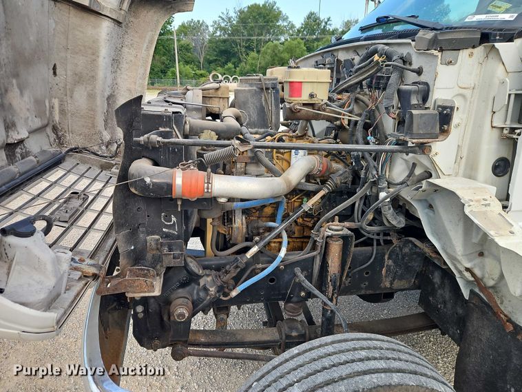 image for item EO4599 2001 GMC C6500 utility / service truck