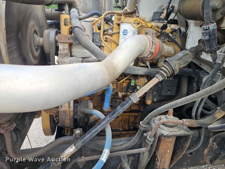 image for item EO4599 2001 GMC C6500 utility / service truck