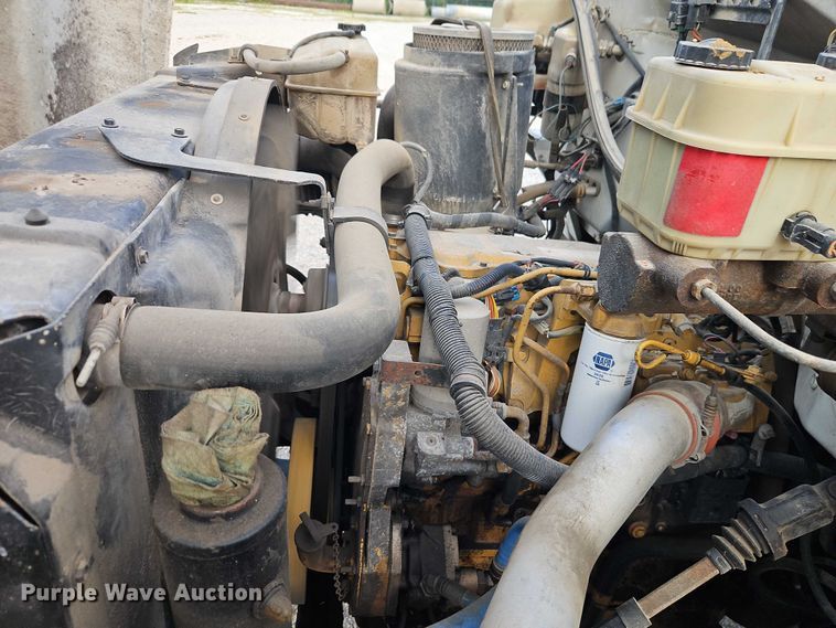 image for item EO4599 2001 GMC C6500 utility / service truck