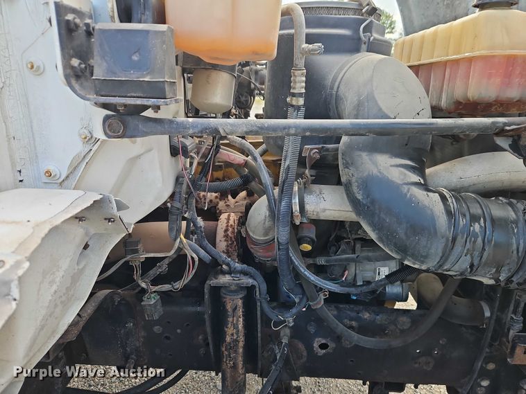 image for item EO4599 2001 GMC C6500 utility / service truck