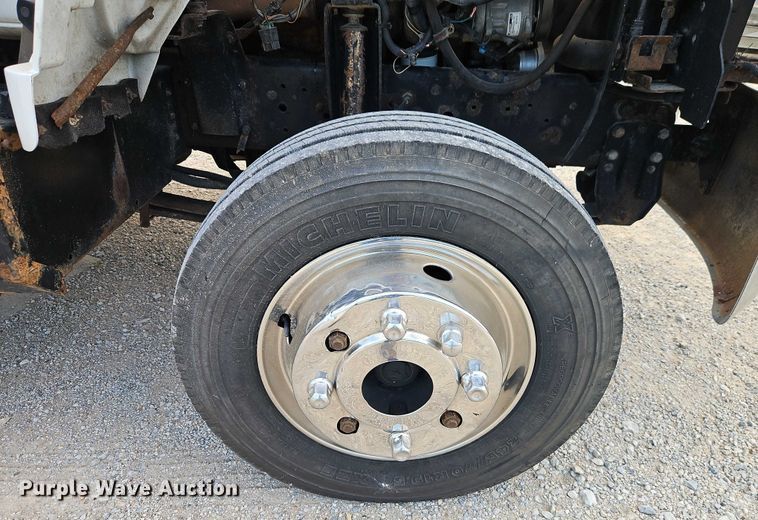 image for item EO4599 2001 GMC C6500 utility / service truck