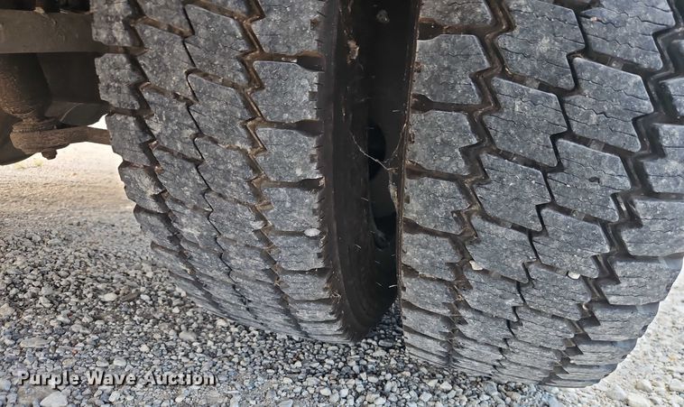 image for item EO4599 2001 GMC C6500 utility / service truck