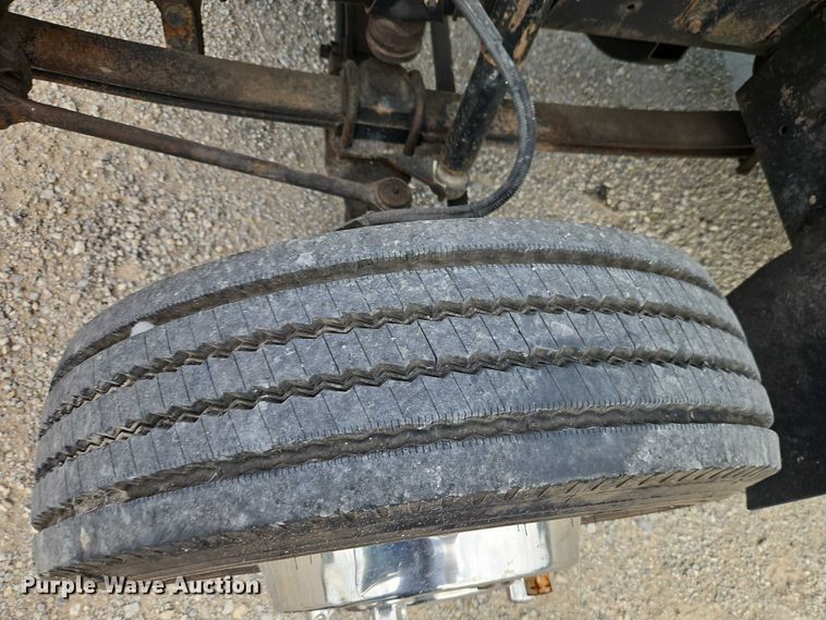 image for item EO4599 2001 GMC C6500 utility / service truck