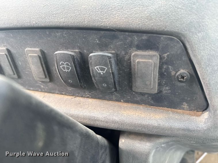 image for item ER2188 2011 John Deere 310J backhoe