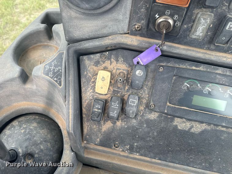 image for item ER2188 2011 John Deere 310J backhoe