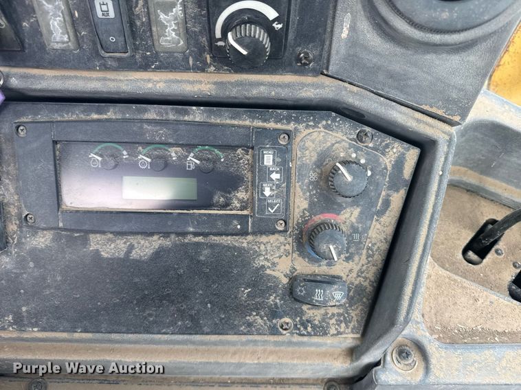 image for item ER2188 2011 John Deere 310J backhoe