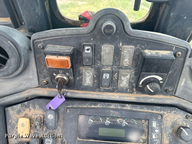 image for item ER2188 2011 John Deere 310J backhoe