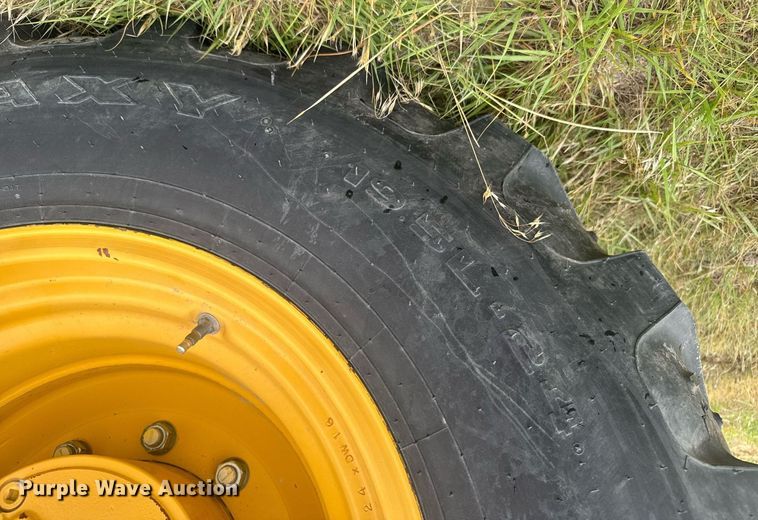 image for item ER2188 2011 John Deere 310J backhoe