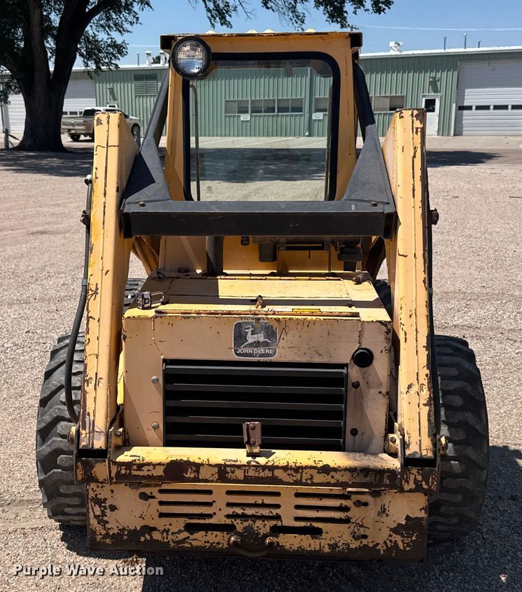 image for item ER2241 1990 John Deere 675B skid steer loader