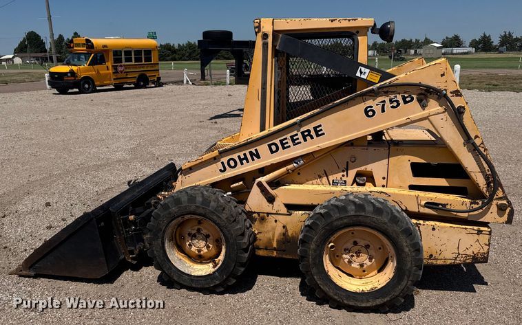 image for item ER2241 1990 John Deere 675B skid steer loader
