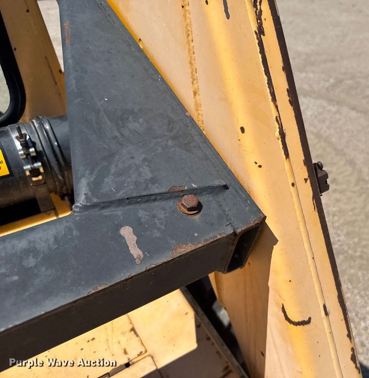 image for item ER2241 1990 John Deere 675B skid steer loader