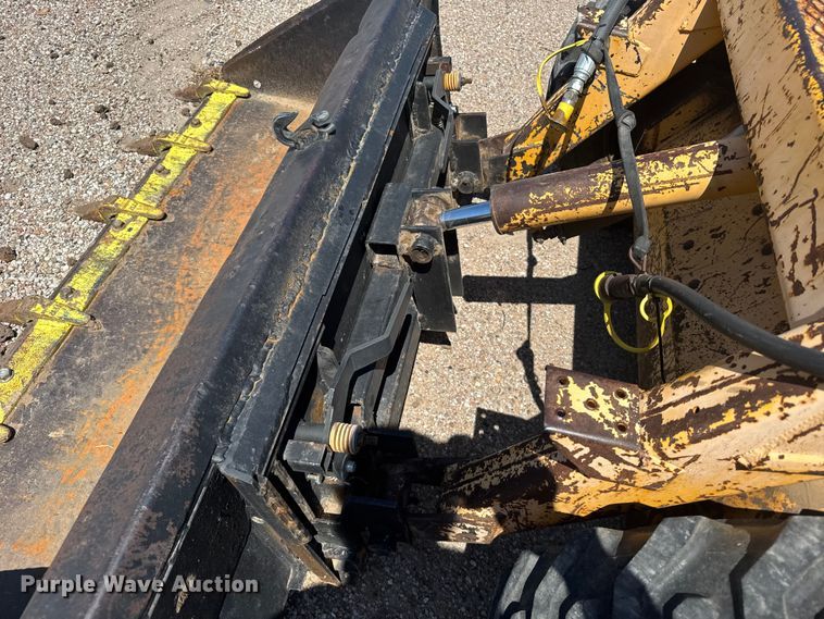 image for item ER2241 1990 John Deere 675B skid steer loader