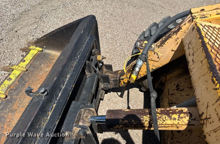 image for item ER2241 1990 John Deere 675B skid steer loader