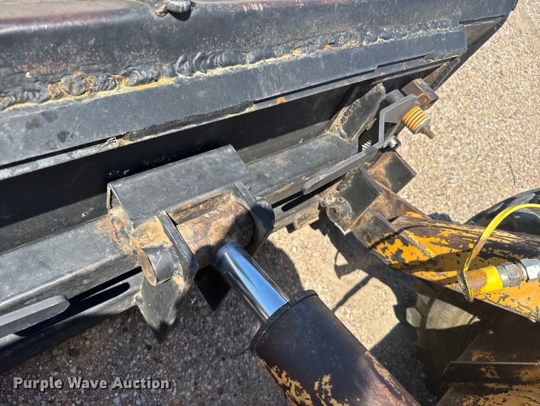 image for item ER2241 1990 John Deere 675B skid steer loader