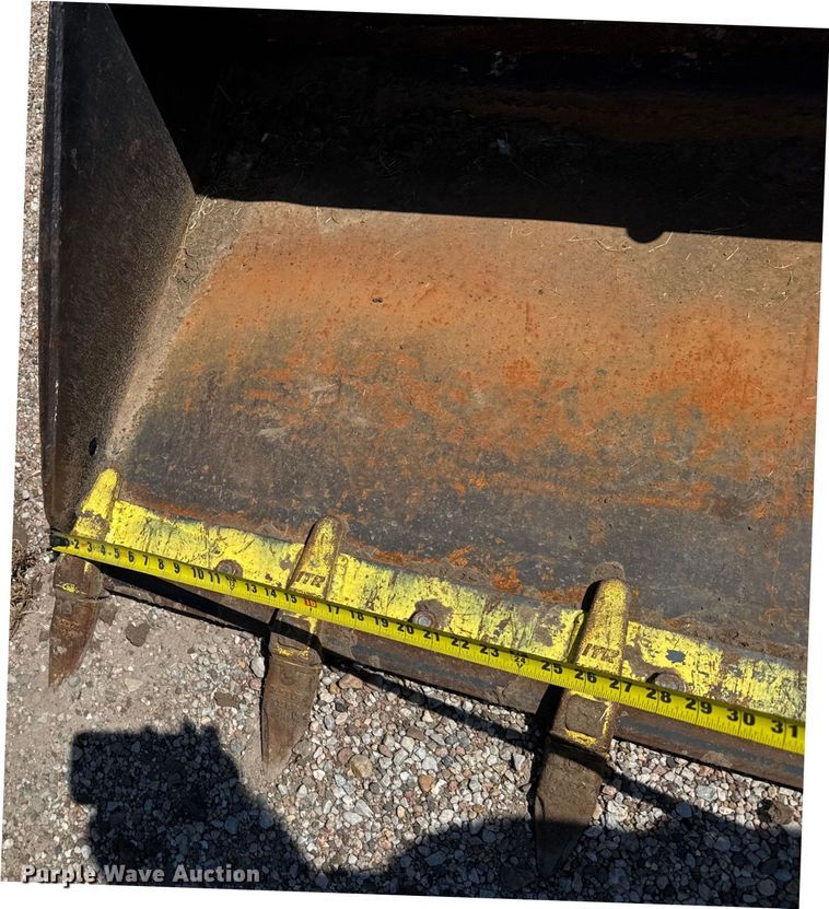 image for item ER2241 1990 John Deere 675B skid steer loader