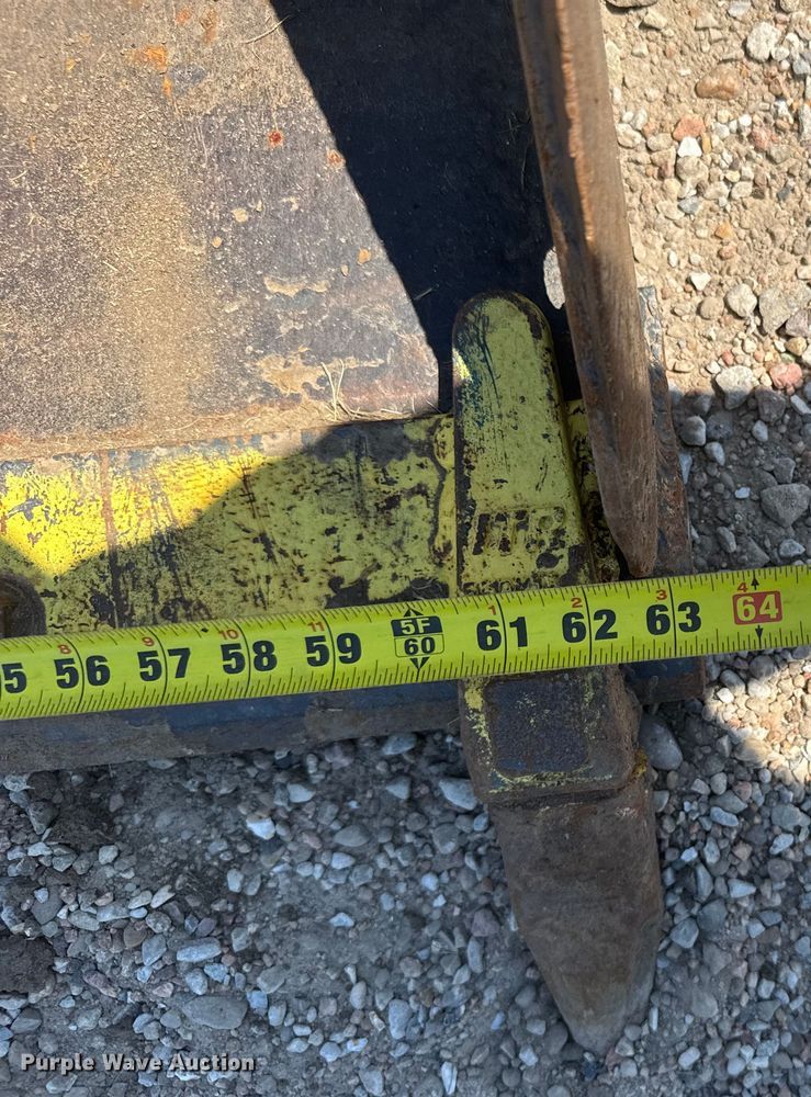 image for item ER2241 1990 John Deere 675B skid steer loader