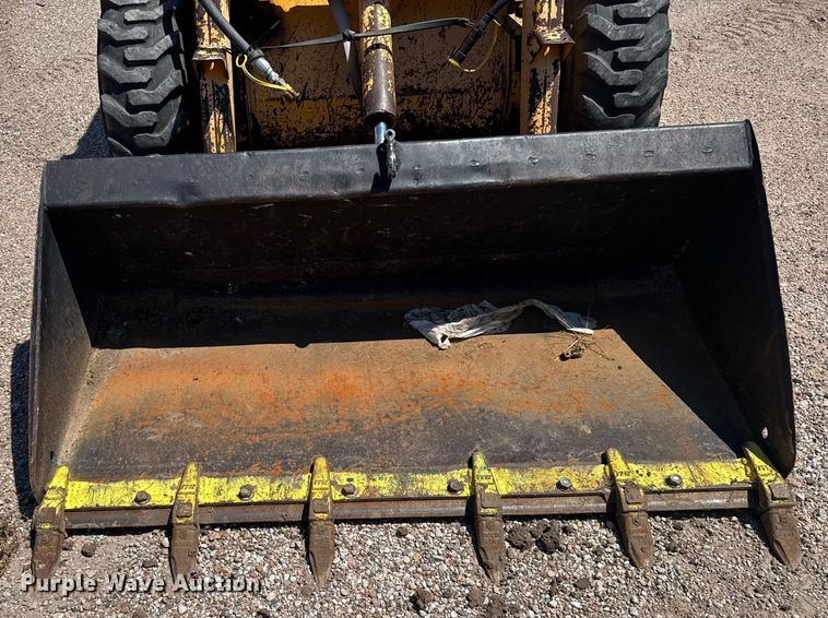 image for item ER2241 1990 John Deere 675B skid steer loader