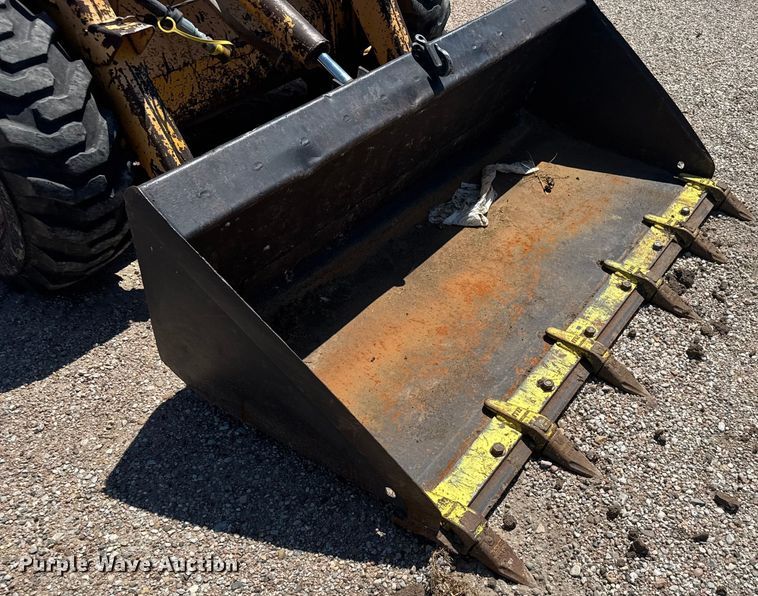 image for item ER2241 1990 John Deere 675B skid steer loader