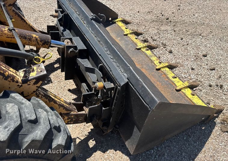 image for item ER2241 1990 John Deere 675B skid steer loader