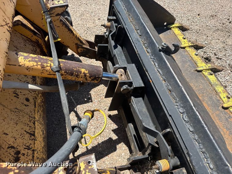 image for item ER2241 1990 John Deere 675B skid steer loader