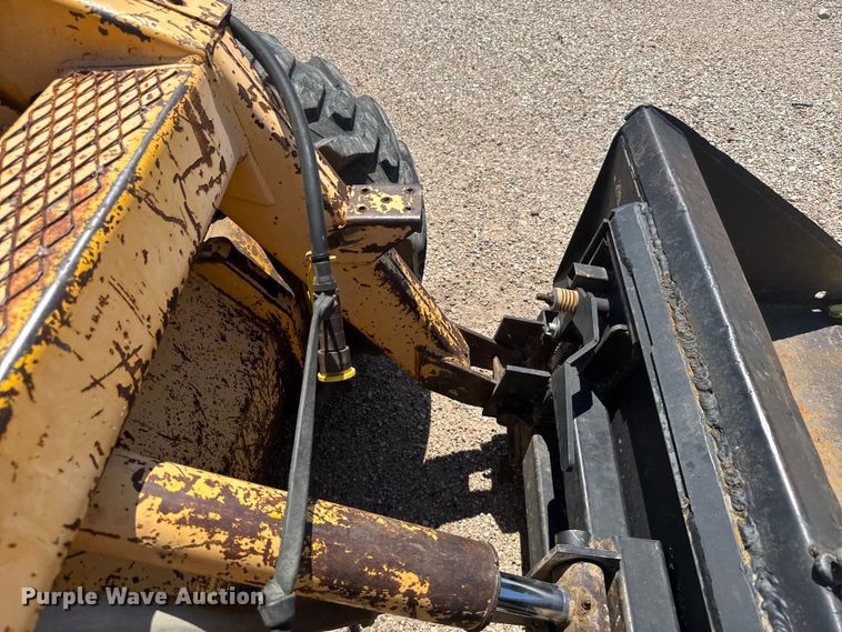 image for item ER2241 1990 John Deere 675B skid steer loader