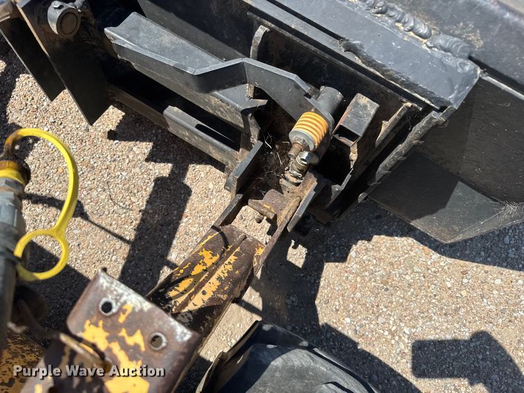 image for item ER2241 1990 John Deere 675B skid steer loader