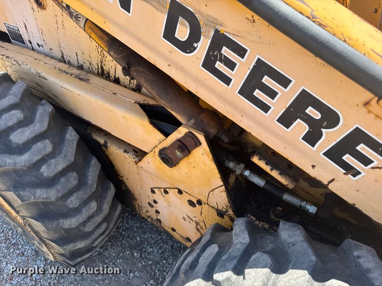 image for item ER2241 1990 John Deere 675B skid steer loader