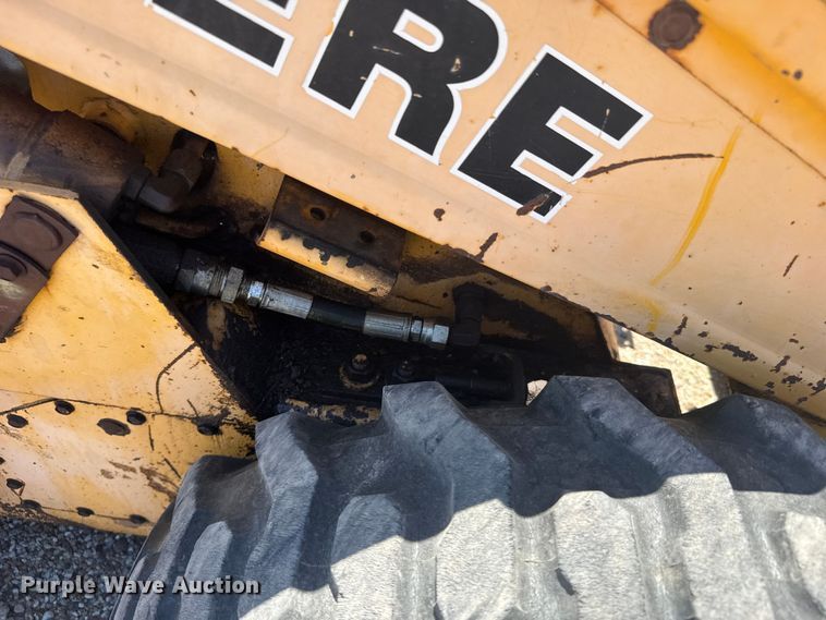 image for item ER2241 1990 John Deere 675B skid steer loader