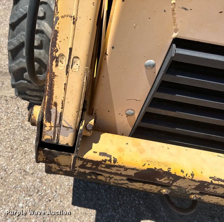 image for item ER2241 1990 John Deere 675B skid steer loader