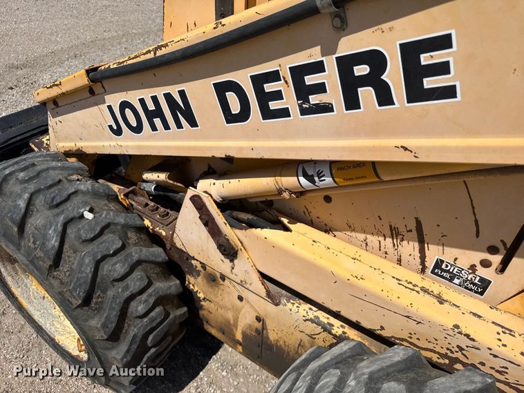 image for item ER2241 1990 John Deere 675B skid steer loader