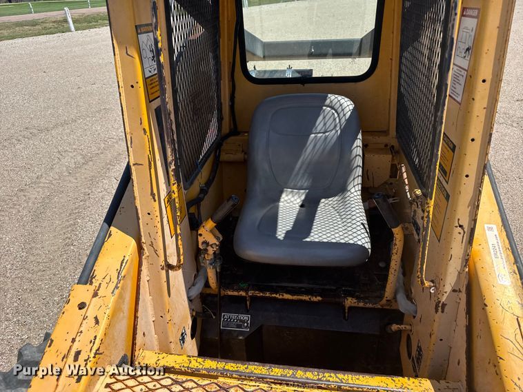 image for item ER2241 1990 John Deere 675B skid steer loader