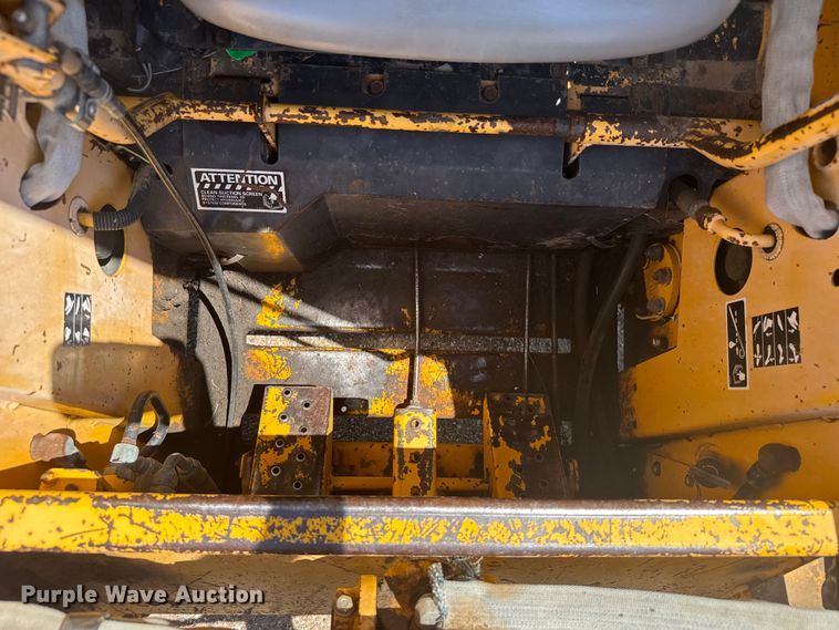 image for item ER2241 1990 John Deere 675B skid steer loader