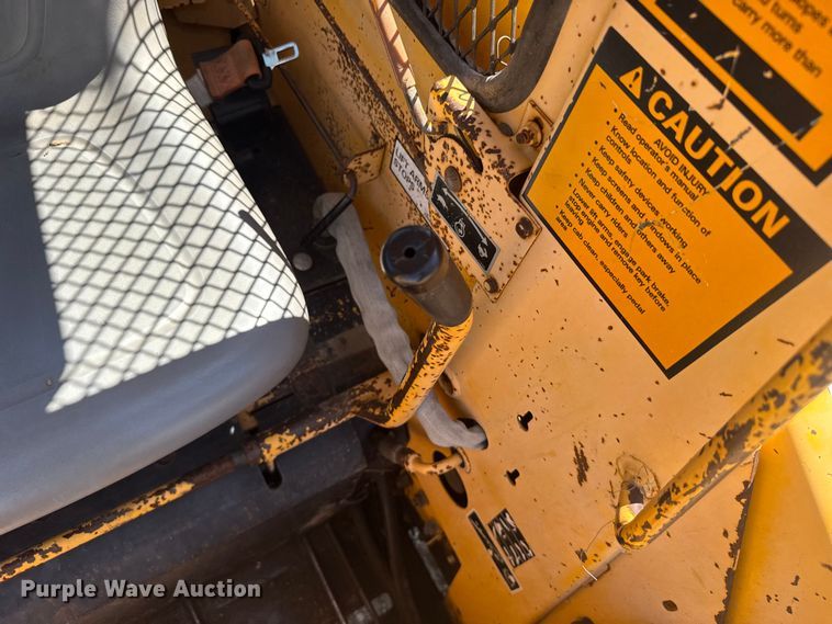 image for item ER2241 1990 John Deere 675B skid steer loader