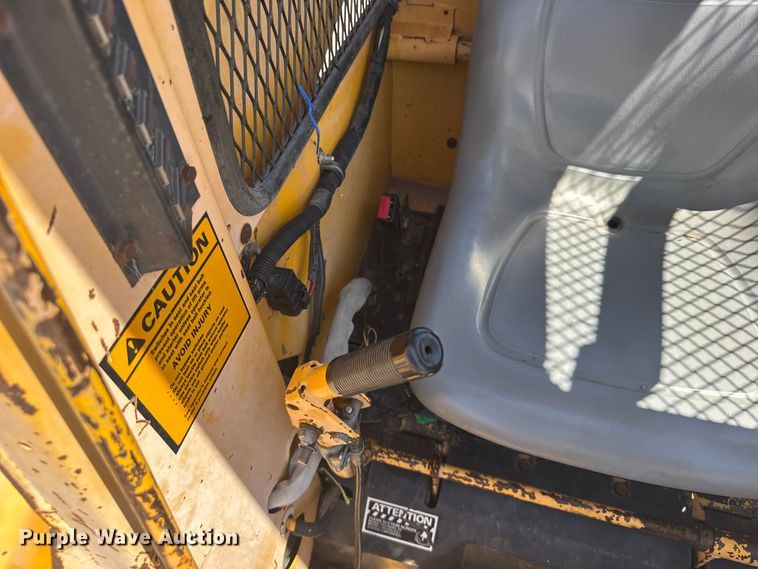 image for item ER2241 1990 John Deere 675B skid steer loader