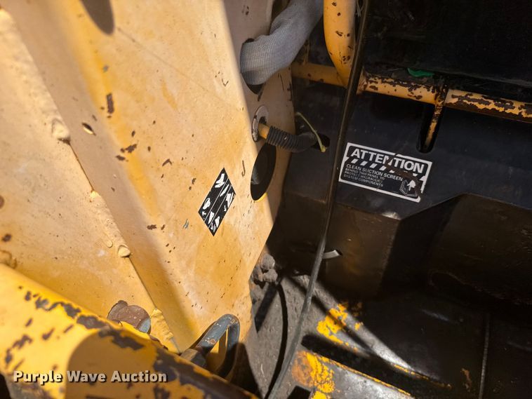 image for item ER2241 1990 John Deere 675B skid steer loader