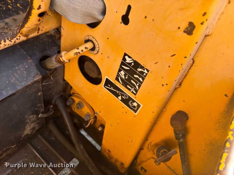 image for item ER2241 1990 John Deere 675B skid steer loader