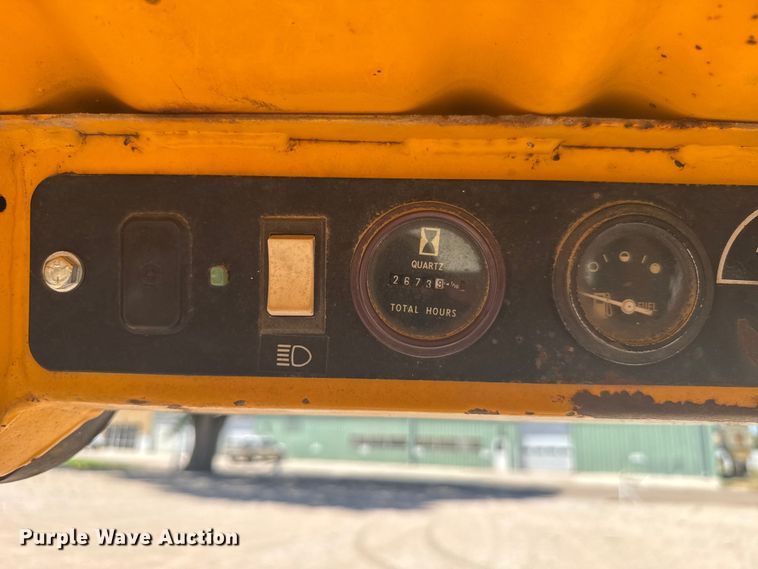 image for item ER2241 1990 John Deere 675B skid steer loader