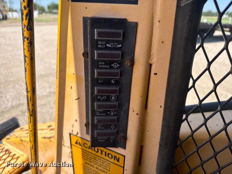 image for item ER2241 1990 John Deere 675B skid steer loader