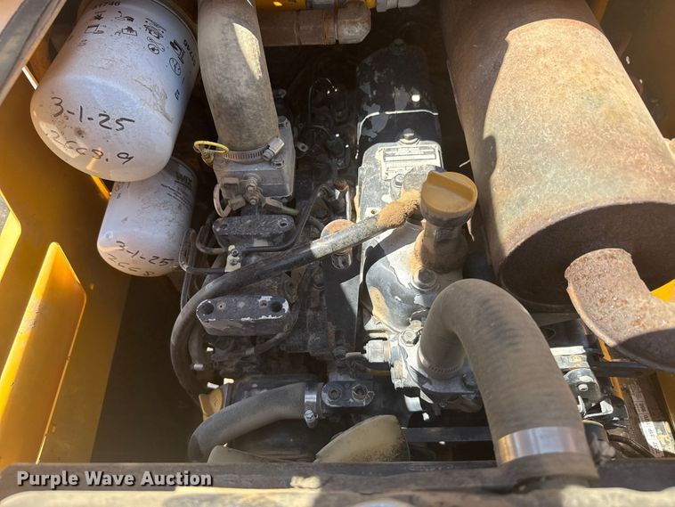 image for item ER2241 1990 John Deere 675B skid steer loader