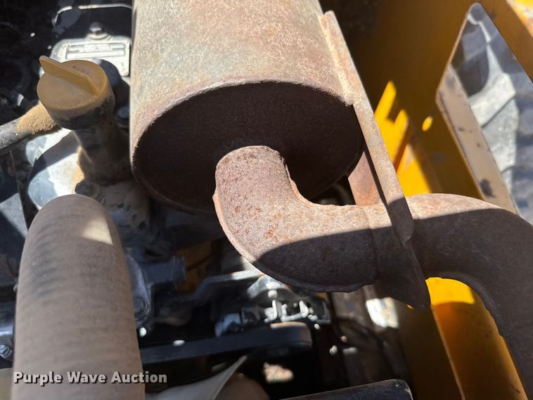 image for item ER2241 1990 John Deere 675B skid steer loader