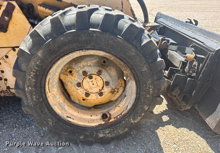 image for item ER2241 1990 John Deere 675B skid steer loader