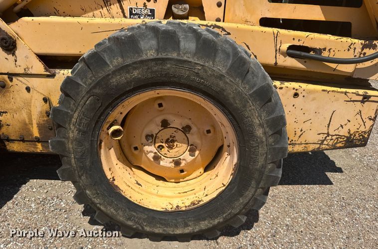 image for item ER2241 1990 John Deere 675B skid steer loader