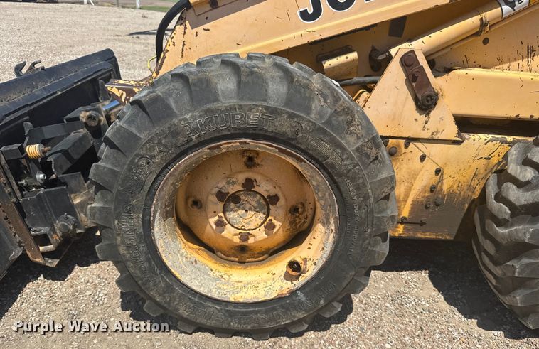 image for item ER2241 1990 John Deere 675B skid steer loader